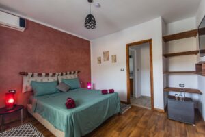 Chambre Tabouda – lit double et salle de bain, Villa Bella Lina