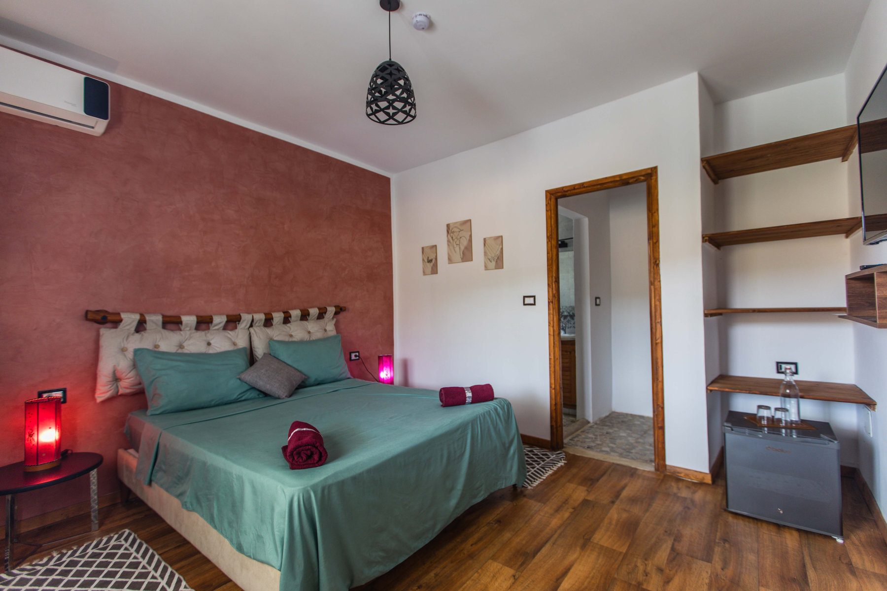 Chambre Tabouda – lit double et salle de bain, Villa Bella Lina